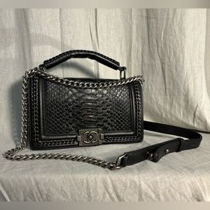 Black Boxy Crossbody/ Dark Silver Chain Shoulder Bag with Snake-Skin Imprint 🖤✨